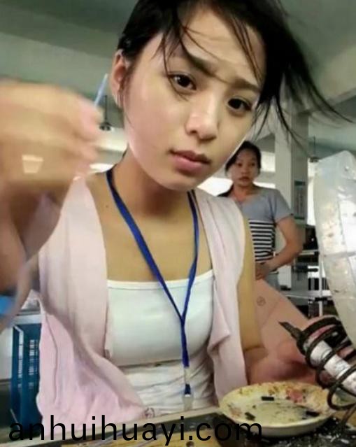 亚洲性人人天天夜夜摸