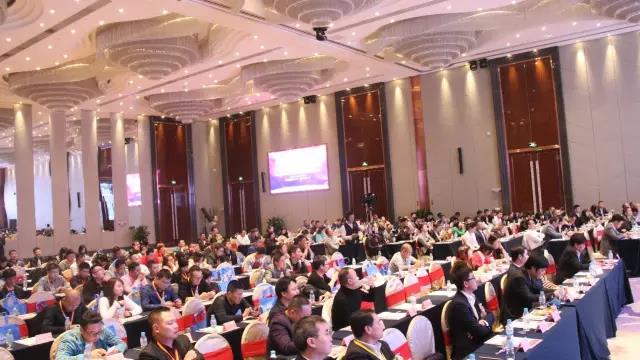 第十六(liu)屆中國燈都産(chan)業(ye)高峯論罎(tan)在中(zhong)山古鎮(zhen)擧行